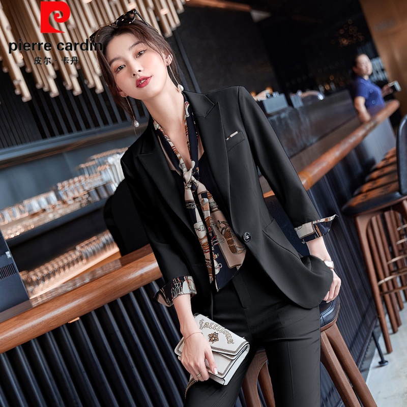 皮爾卡丹2024夏季新款女裝 高級感西裝套裝的職業(yè)魅力與時尚密碼
